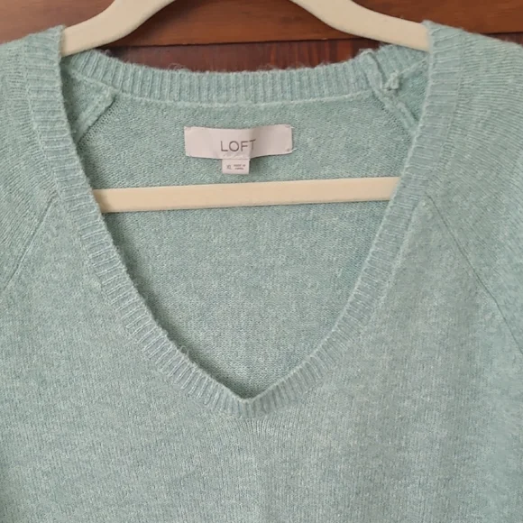 LOFT Women's Light Green V-Neck Sweater - Picture 2 of 6